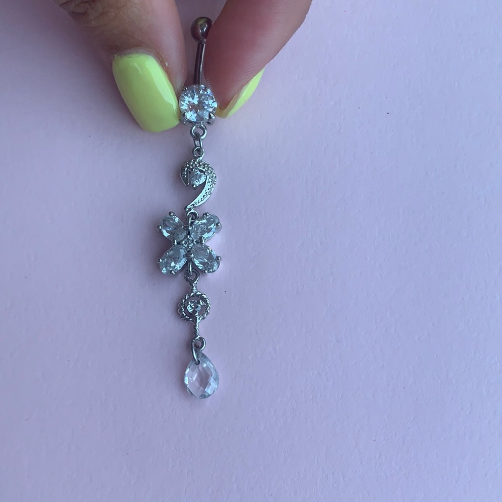Dangling belly button ring